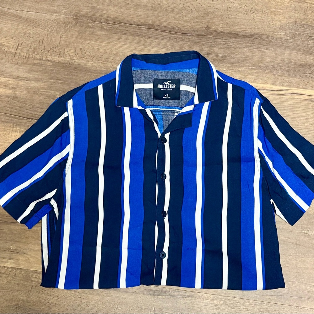 Hollister Blue Striped Short-Sleeve Button-Up Shirt